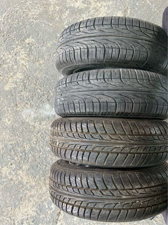 LOTE DE LLANTAS ORIGINALES DE FORD SIERRA