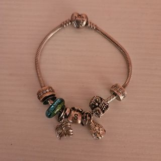Bracciale Pandora con ciondoli