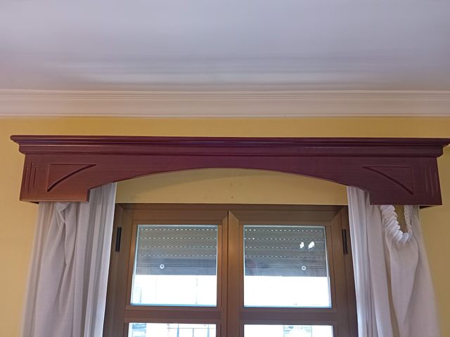 Galería o cortinero de caoba