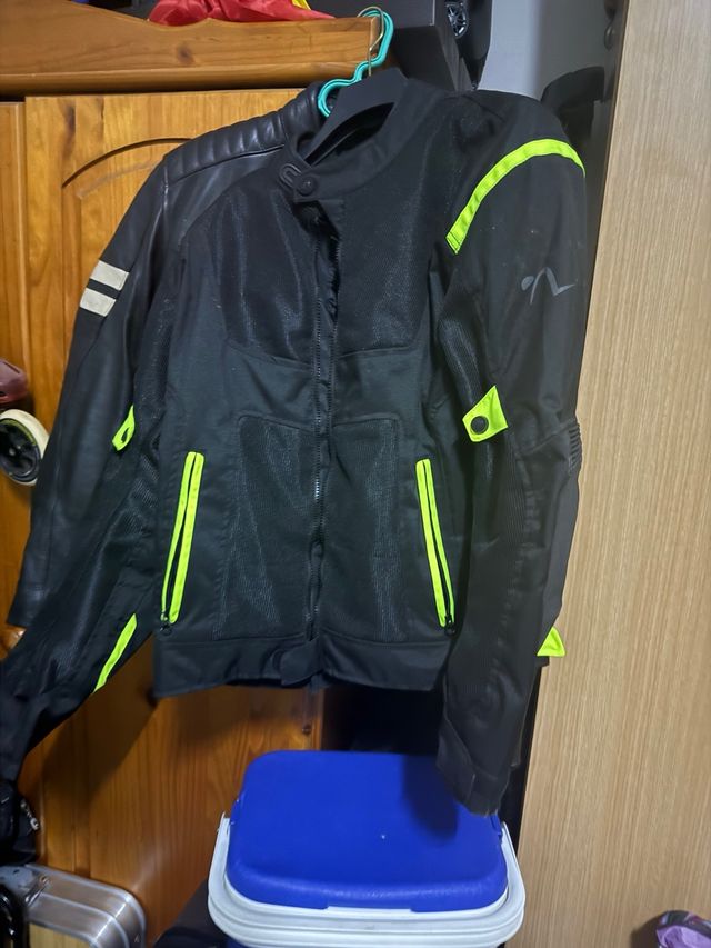 Chaqueta moto deportiva negra