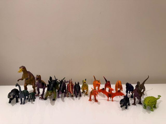 20 Dinosaurios de Juguete
