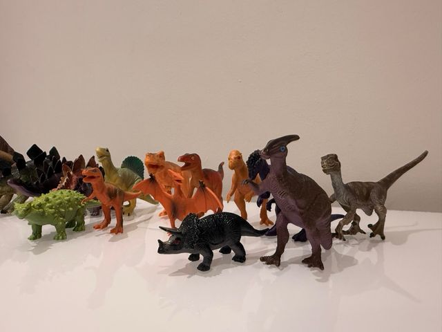 20 Dinosaurios de Juguete
