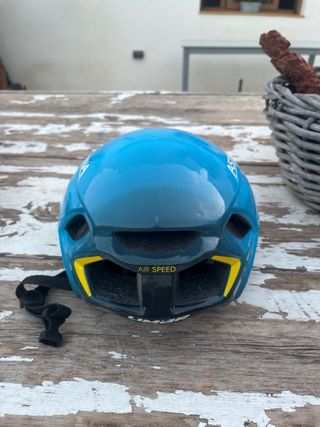 Casco bici UMAR Astana azul usado por Mark cavendi