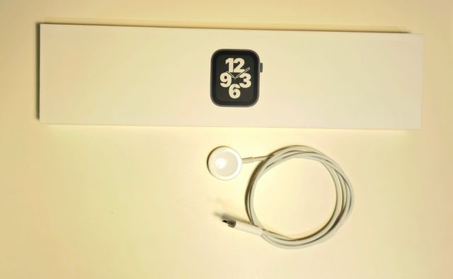 Apple Watch SE 40mm + cargador