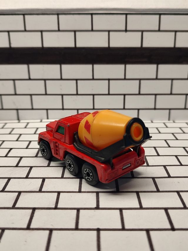 Matchbox camion cemento