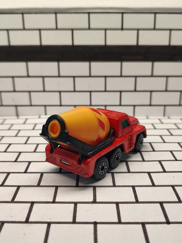 Matchbox camion cemento