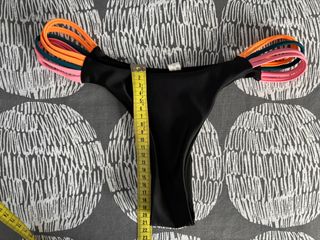 Tanga baño negra multicolor M - nueva