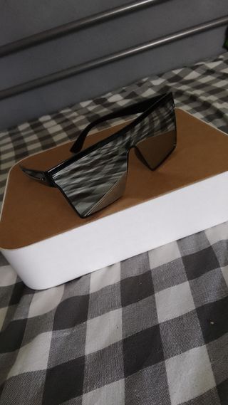 Gafas de sol modernas