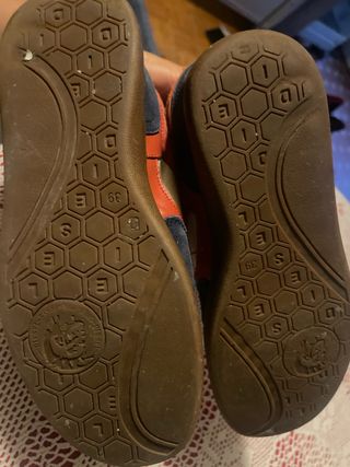 Zapatillas Diesel rojas y azules
