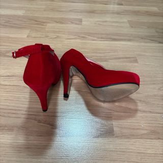 Tacones rojos mujer