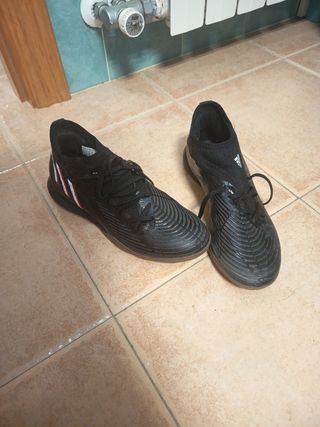 Botas fútbol sala Adidas gama alta  - Negras 