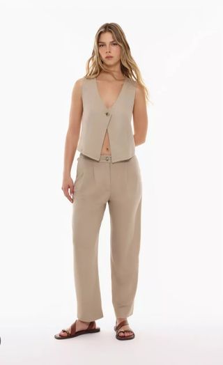 Conjunto beige nuevo c/etiqueta