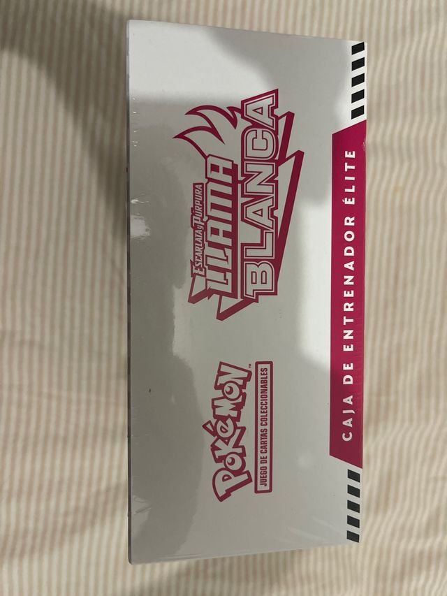 Caja Entrenador Elite Pokémon Llamas Blancas ES🇪🇸