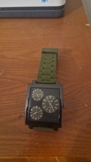 Reloj multifunción verde oliva