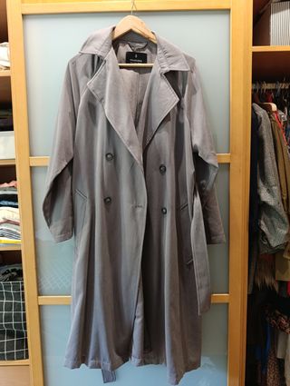 Gabardina gris Stradivarius 
