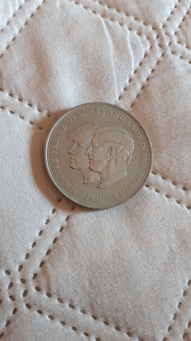 Dos monedas Boda Príncipe Carlos Lady Di 1981