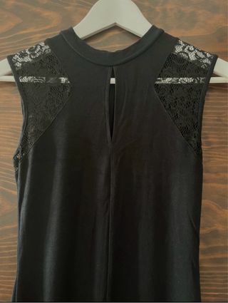 Vestido cóctel negro, entallado y sofisticado 