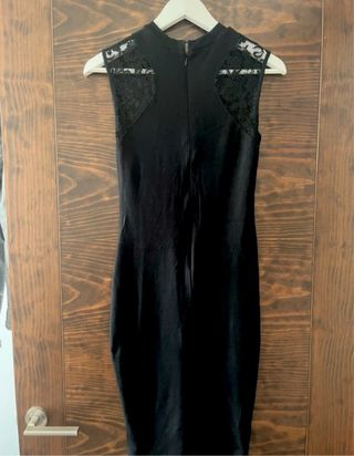 Vestido cóctel negro, entallado y sofisticado 