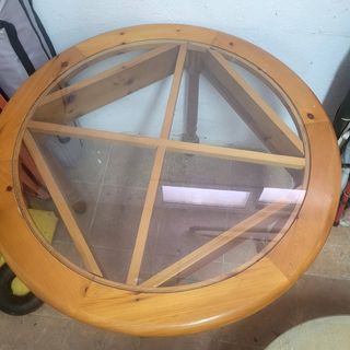 Mesa redonda de madera con cristal
