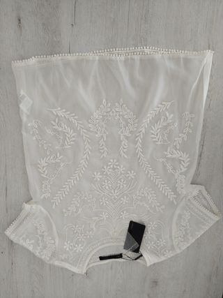 Blusa blanca bordada