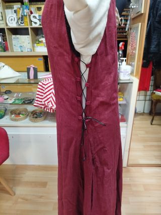 Vestido medieval rojo siglo XIII