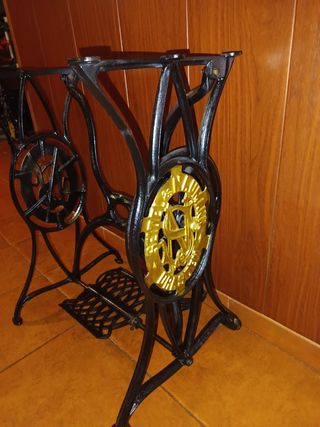 Base máquina coser antigua