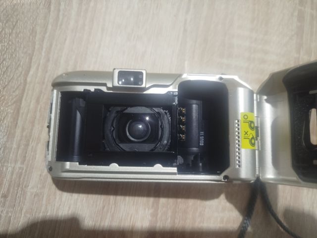 Cámara Nikon Zoom 600 AF