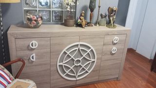 Aparador madera beige y blanco