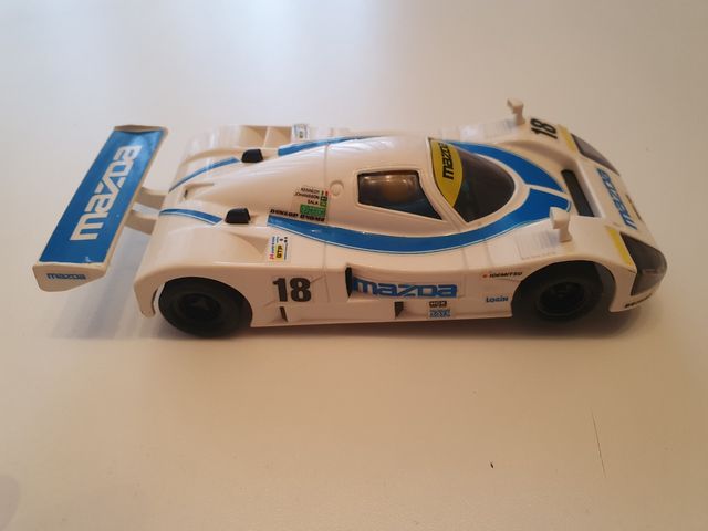 Scalextric Mazda 787B con dirección