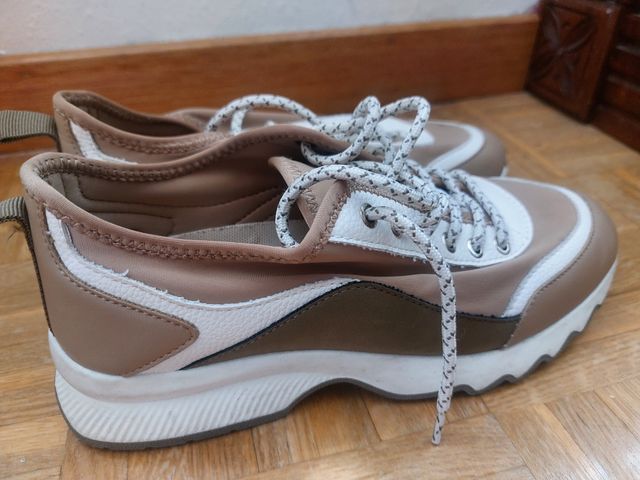 Zapatillas Porfois beige y marrón