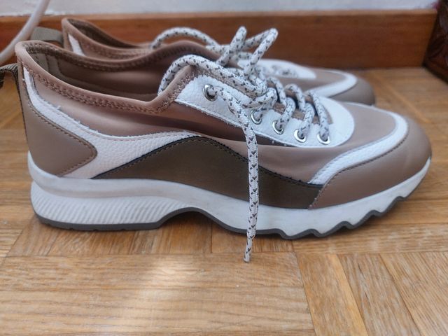 Zapatillas Porfois beige y marrón