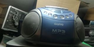 Radio CD Sanyo MP3 - Azul y Plata