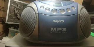 Radio CD Sanyo MP3 - Azul y Plata