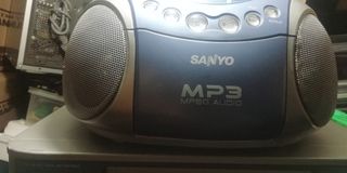 Radio CD Sanyo MP3 - Azul y Plata