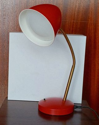 Lámpara escritorio Ikea Isnalen con toque retro