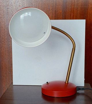 Lámpara escritorio Ikea Isnalen con toque retro