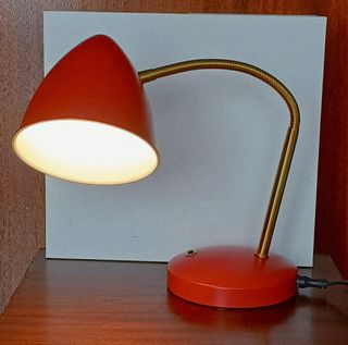 Lámpara escritorio Ikea Isnalen con toque retro