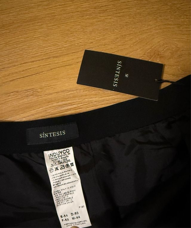 Falda negra Síntesis nueva
