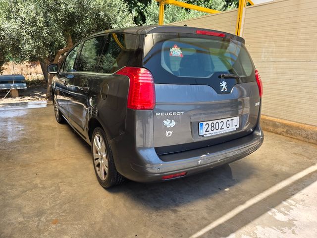 Peugeot 5008 2012