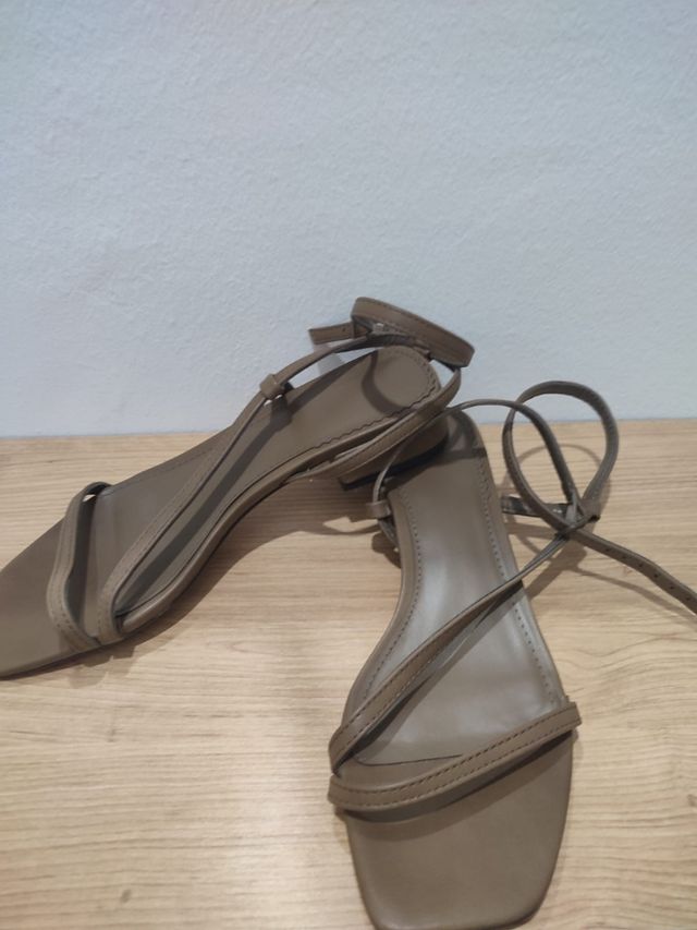 Sandalias planas verdes