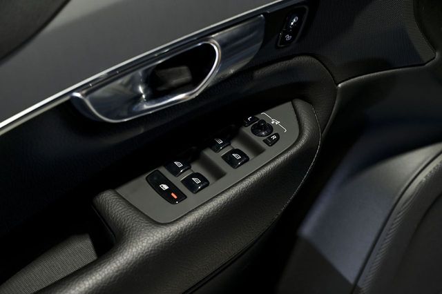 Volvo XC90   2.0 B5 D AWD Momentum Pro Auto 
