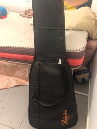 Bajo Yamaha - Eléctrico cun una cuerda rota 