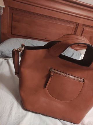 Bolso PARFOIS marrón.Gran capacidad sin ser enorme