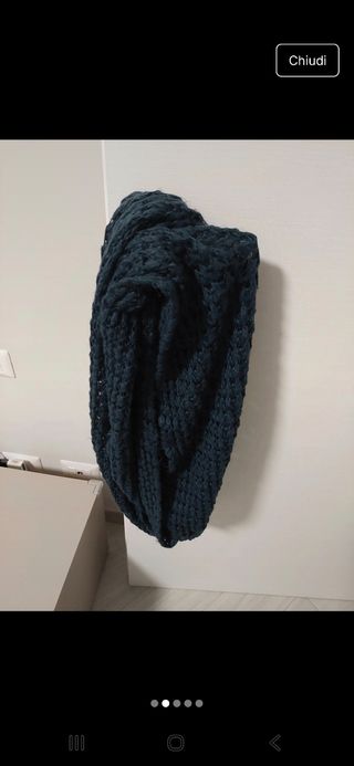 Sciarpa blu in maglia