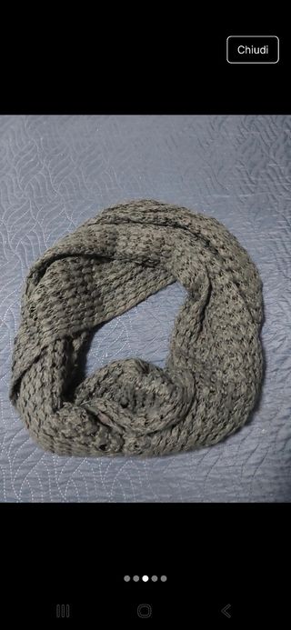 Sciarpa blu in maglia