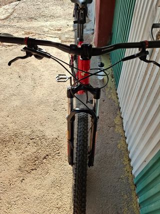Bicicleta MTB Conor 29" roja