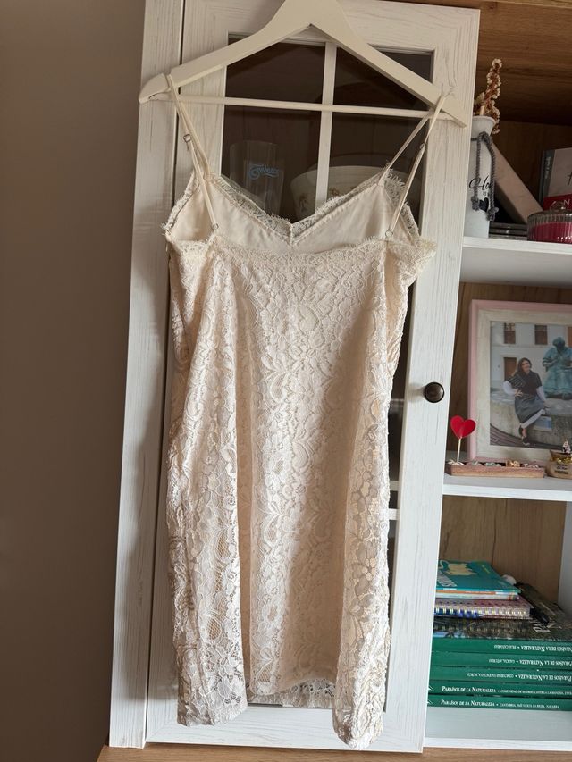 Vestido encaje beige Zara