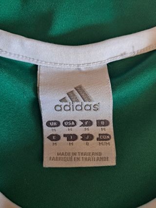 Completo calcio Adidas Maglia pantaloncini calze.