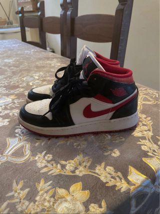 Air Jordan 1 Mid