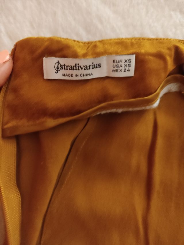 Falda Stradivarius XS color mostaza